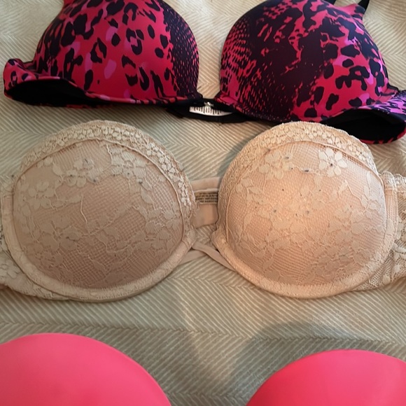 4 bras for 80 dollars size vary: 32b,34b,36b - Picture 4 of 5